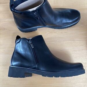 Women's Monroe bootie Rourke, Black leather, 9.5 N,  water resistant, new in box